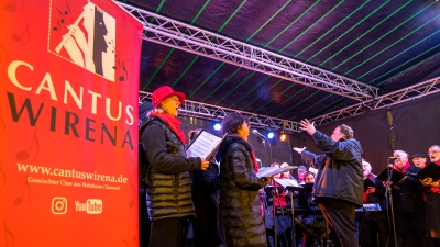 Adventssingen auf dem WeihnachtsRo&szlig;markt in Frankfurt am Main